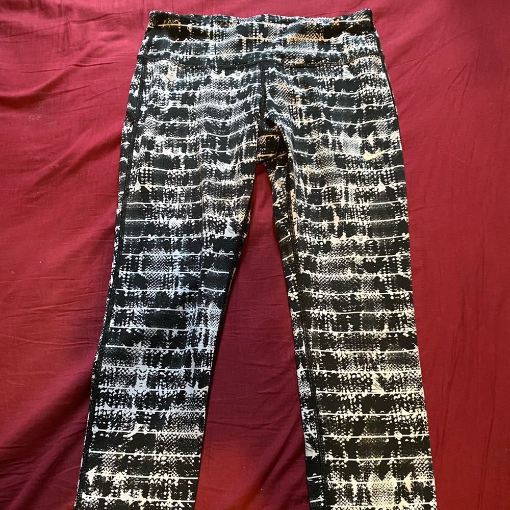 NIKE CROP DRI-FIT YOGA LEGGINGS